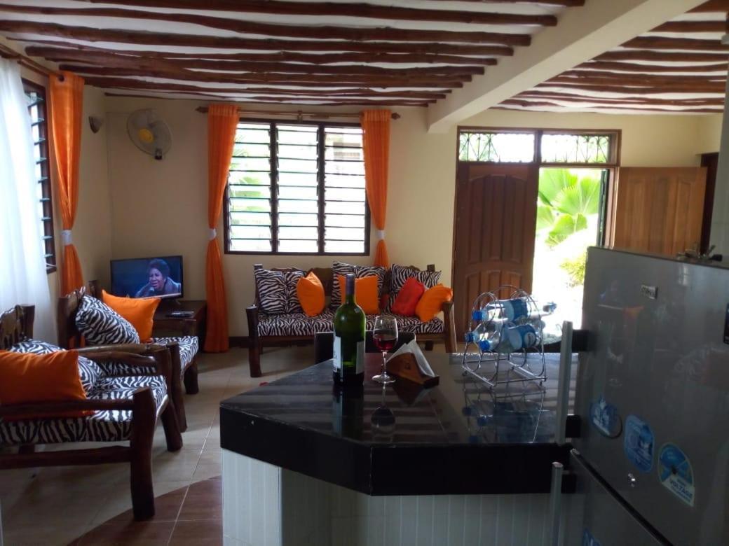 Sea Breeze Villas Kenya Diani Beach Dış mekan fotoğraf